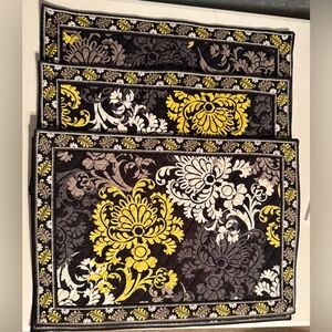 Vintage Vera Bradley Placemat in BAROQUE in New condition. One placemat.